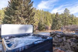 Barrel Springs ·  Secluded Stay in a Wonderful Creekside Getaway