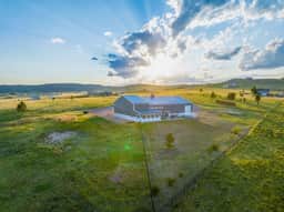 Black Hills Barndo-Hot Tub & Massage Chair