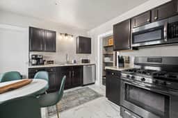 Centrally Located-Fire Pit- Hot Tub-Fenced Yard