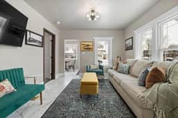 Centrally Located-Fire Pit- Hot Tub-Fenced Yard