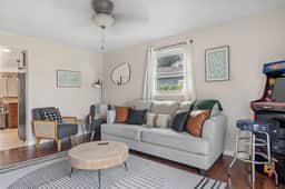 Charming Home- Pet-Friendly- LG Fenced Backyard