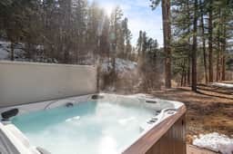 Grizzly Bear Creek- Mt Rushmore Views- w/ Hot tub