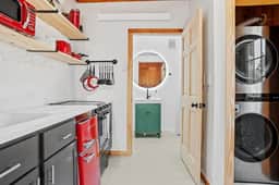 Guest Suite-Hot Tub-Close to Town
