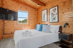 Guest Suite-Hot Tub-Close to Town
