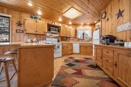 Holliday House w/ Game Room