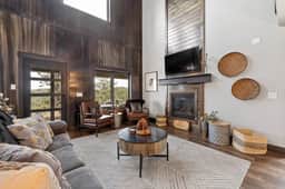 MK Hideaway Mountain Cabin w/ Hot Tub