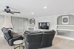 Modern Home-Garage-Scenic Patio