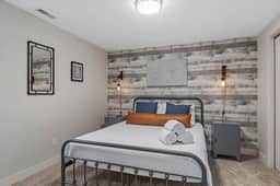 Roomy 5-Bed 3-Bath-Fire Place- Large Outdoor Space