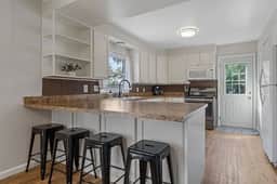 Roomy 5-Bed 3-Bath-Fire Place- Large Outdoor Space