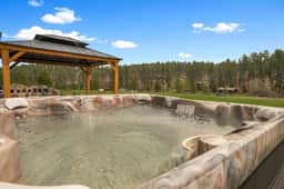 Whitetail · Leighton's Lodge-Hot Tub-Borders National Forest