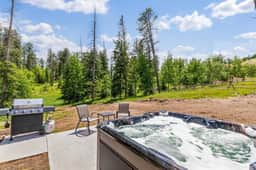 Elk Pointe Chalet