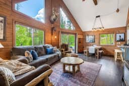 Elk Pointe Chalet