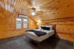 Custer Central Cottage - Image 2
