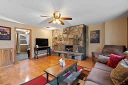 Custer Central Cottage - Image 5