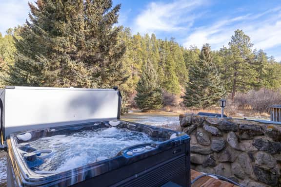 Barrel Springs ·  Secluded Stay in a Wonderful Creekside Getaway