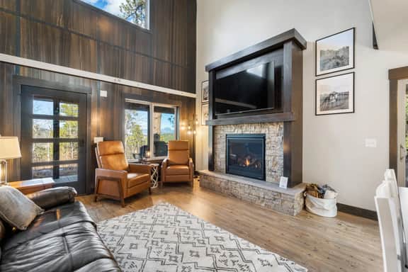 Bellefish 2.0- Rustic Peaks Cabin w/ Hot tub & Scenic Views
