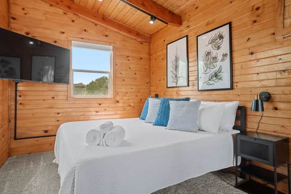 Guest Suite-Hot Tub-Close to Town