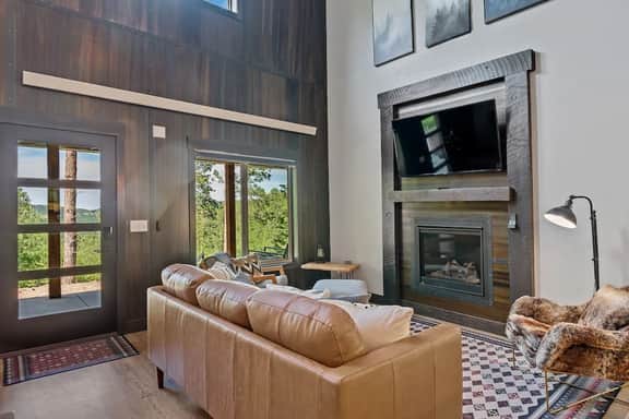 High Mountain Rustic Cabin- Hot Tub- Game Loft