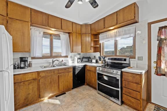 Lead Haven Lodge: Mountain Retreat w/ Hot tub