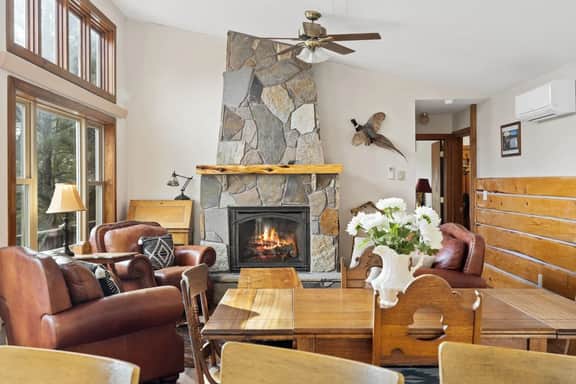 Lookout Lodge- Hillside Escape