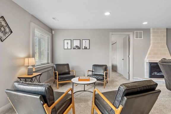 Modern Home-Garage-Scenic Patio