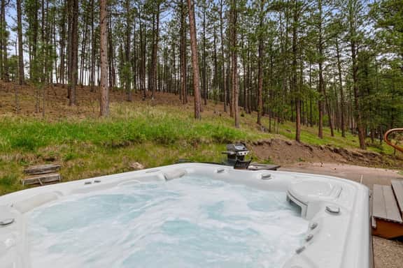 Prairie Creek Hideaway – Relaxing Hot Tub & Views