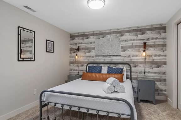 Roomy 5-Bed 3-Bath-Fire Place- Large Outdoor Space