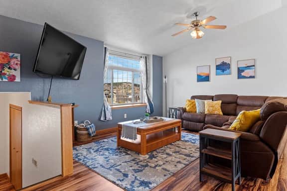 Stylish 5 BR- LG Fenced Backyard and Playground