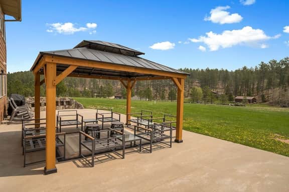 Whitetail · Leighton's Lodge-Hot Tub-Borders National Forest
