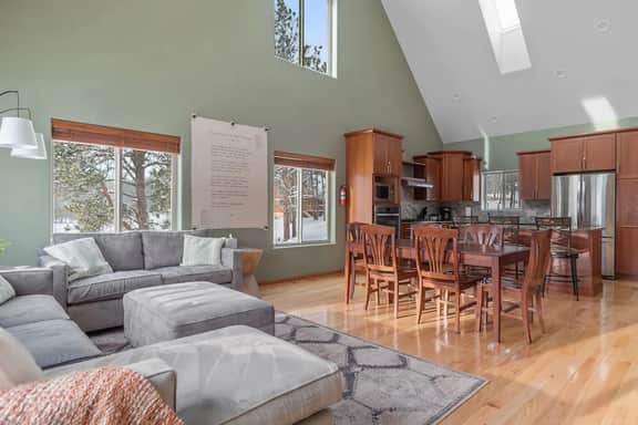 Whitetail · Leighton's Lodge-Hot Tub-Borders National Forest