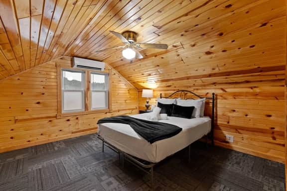 Custer Central Cottage - Image 2