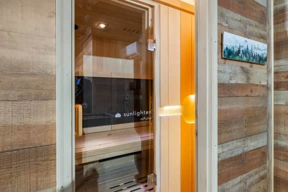 Forest Road Haven: 3 King BR-GameRoom-HotTub-Sauna - Image 4