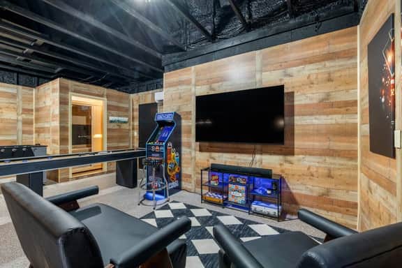 Forest Road Haven: 3 King BR-GameRoom-HotTub-Sauna - Image 5