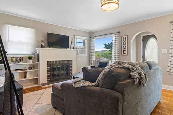 Canyon Lake · Safest Side of Town Upper Level Apt
