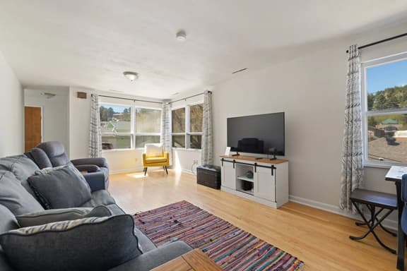 Grand Cozy Retreat in Downtown Lead