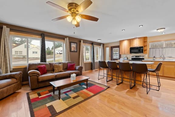 Custer Central Cottage - Image 1