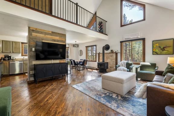 Forest Road Haven: 3 King BR-GameRoom-HotTub-Sauna - Image 1